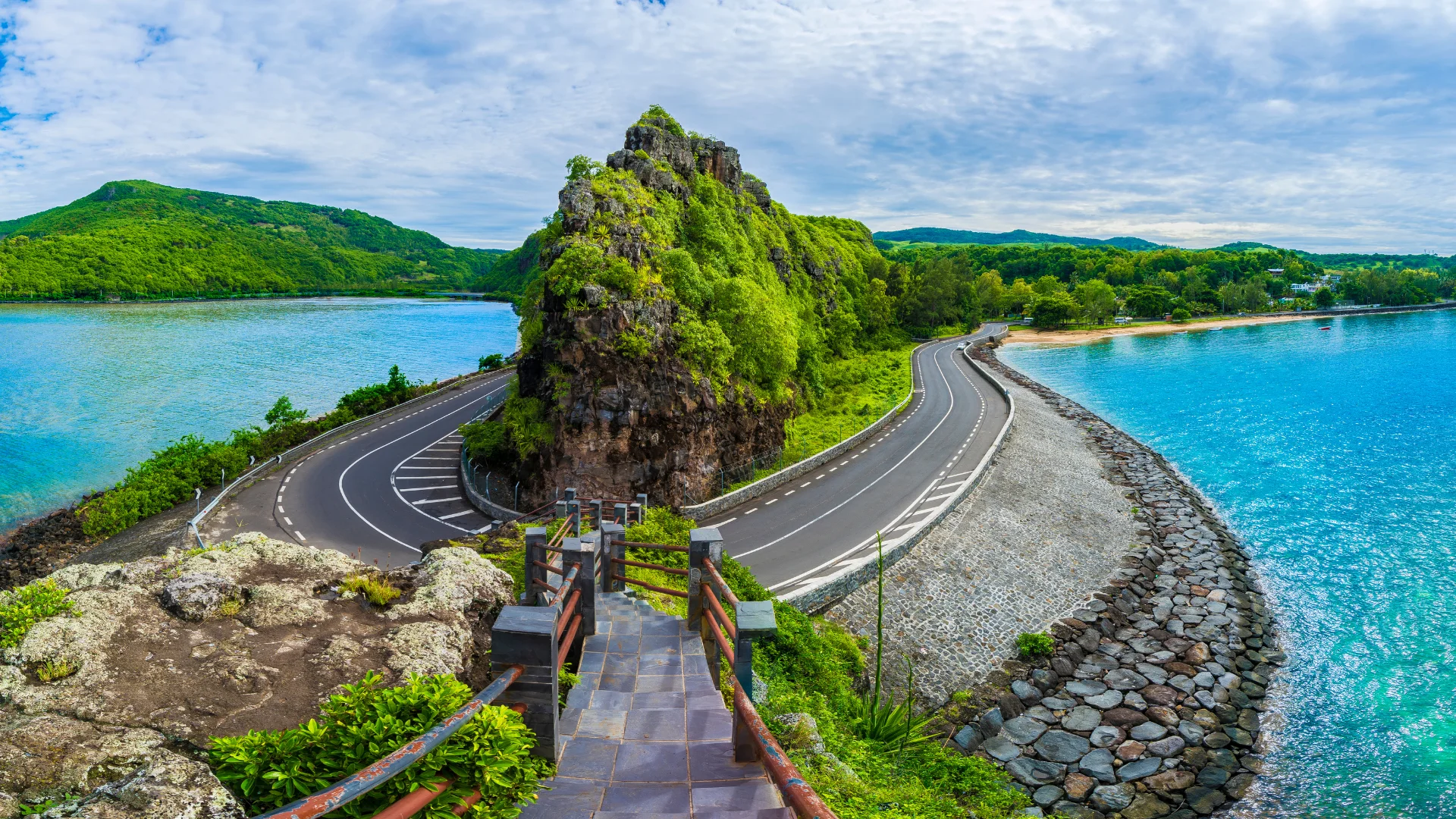 The hairpin bend and rocky outcrop at Maconde Viewpoint on the south coast