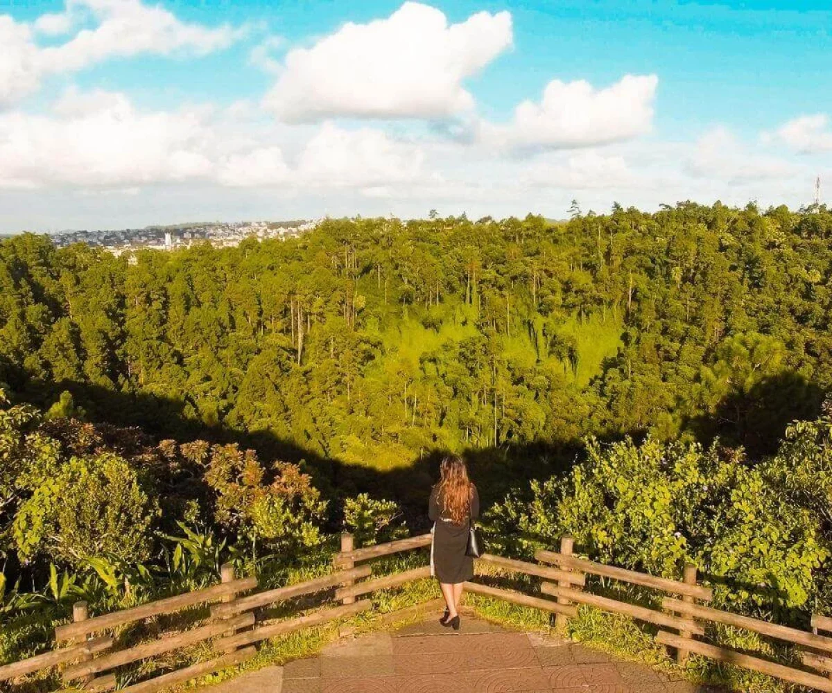The viewing area on the rim of Trou aux Cerfs above Curepipe